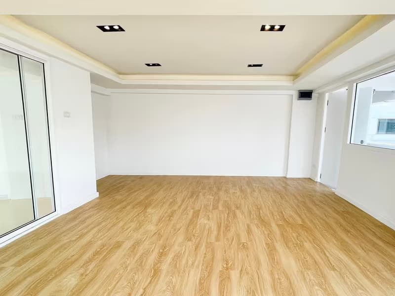 1 Bedroom Condo