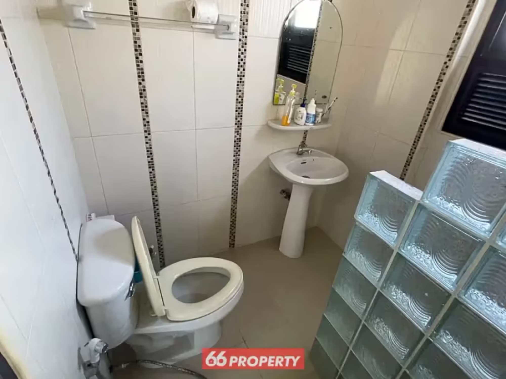 4 Bedroom House - Image 7