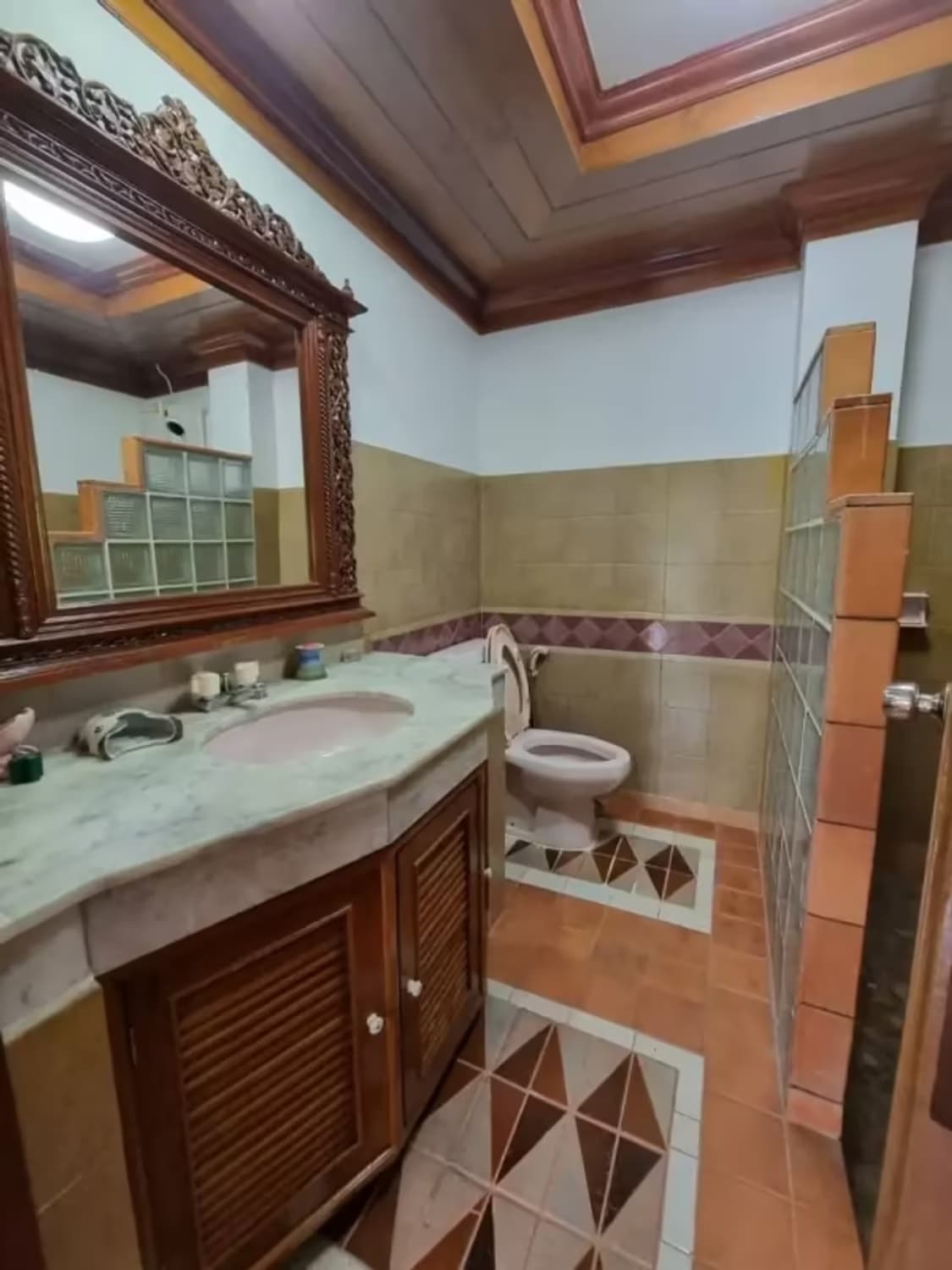 5 Bedroom House - Image 15