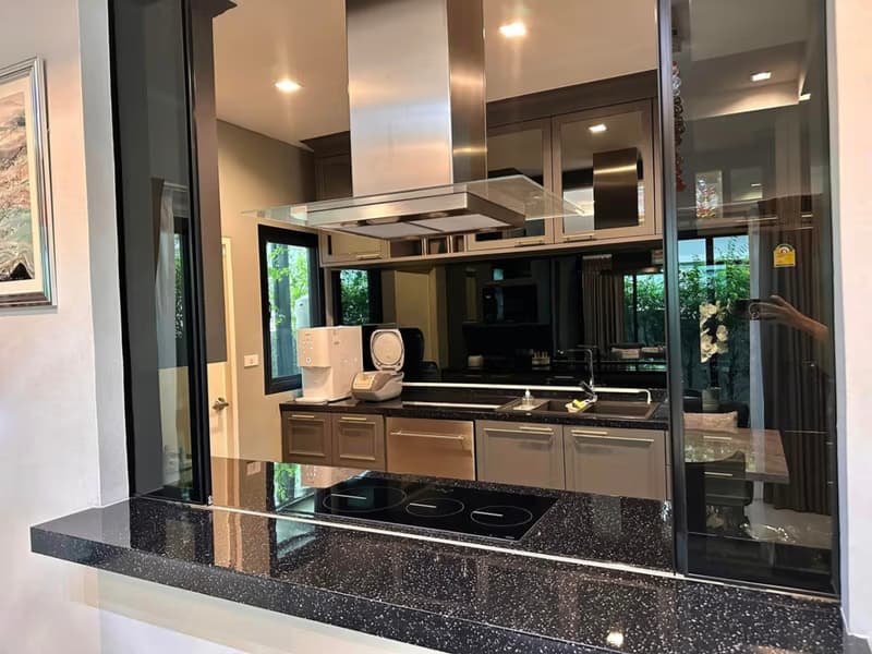 5 Bed House for Rent and Sale in ประเวศ