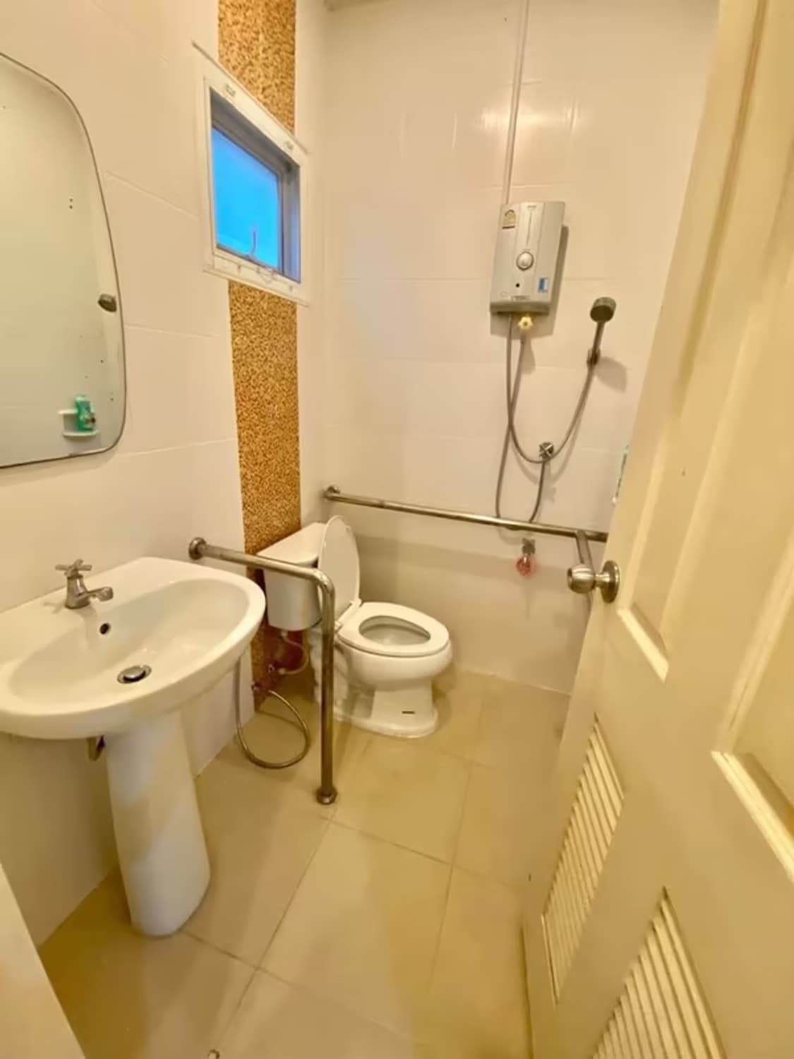 3 Bedroom House - Image 13