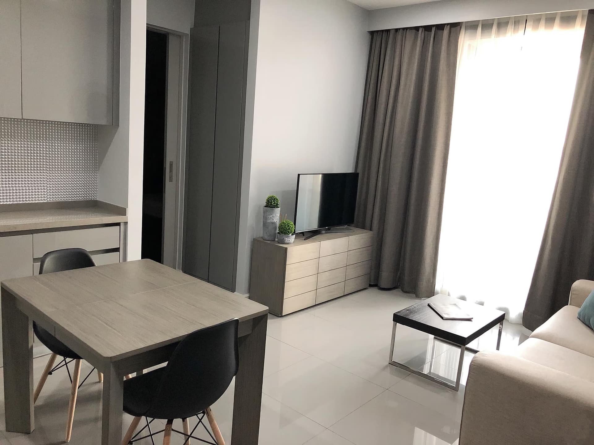 1 ห้องนอน Condo สำหรับ จำหน่าย ใน บางรัก - Image 1