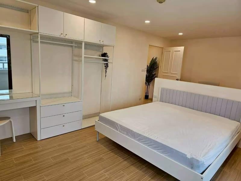 3 Bed Condo for Rent in Watthana