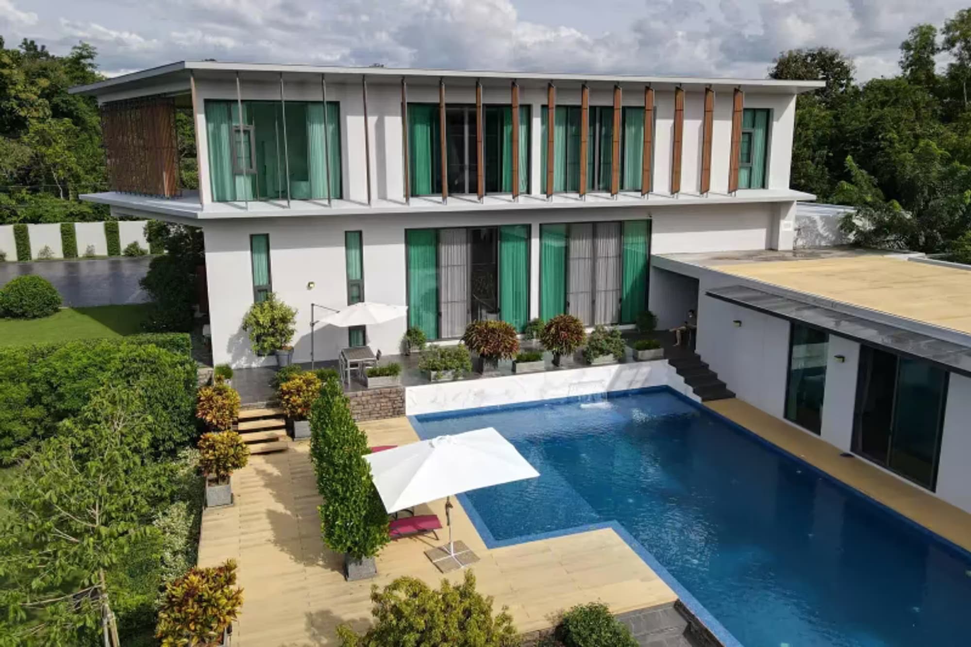 4 Bedroom House - Image 1