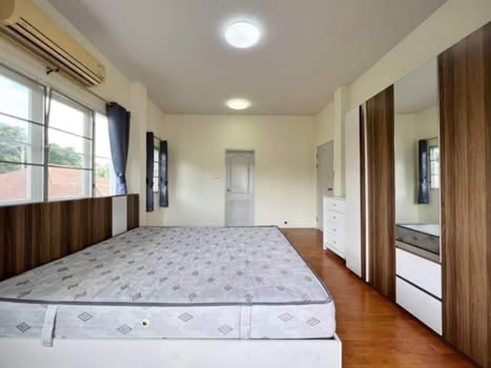 4 Bed House for Rent in Hang Dong - Image 16