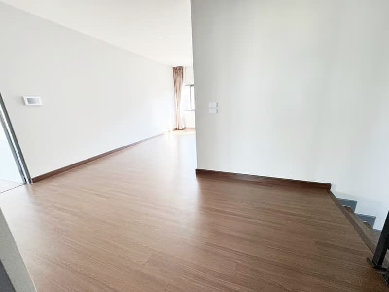 5 Bed House for Rent in Bang Phli
