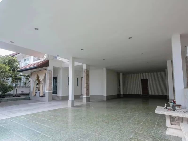 6 Bed House for Sale in Hang Dong District