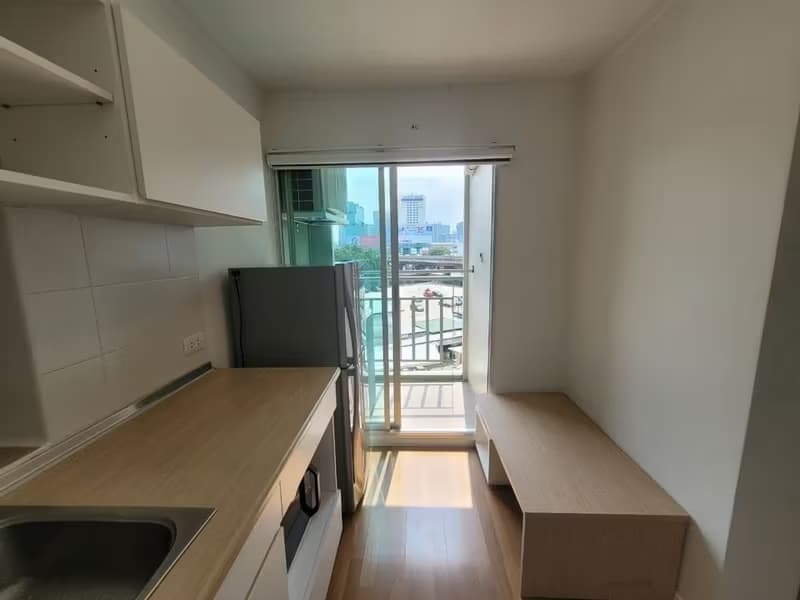 Studio for Rent in Huai Khwang