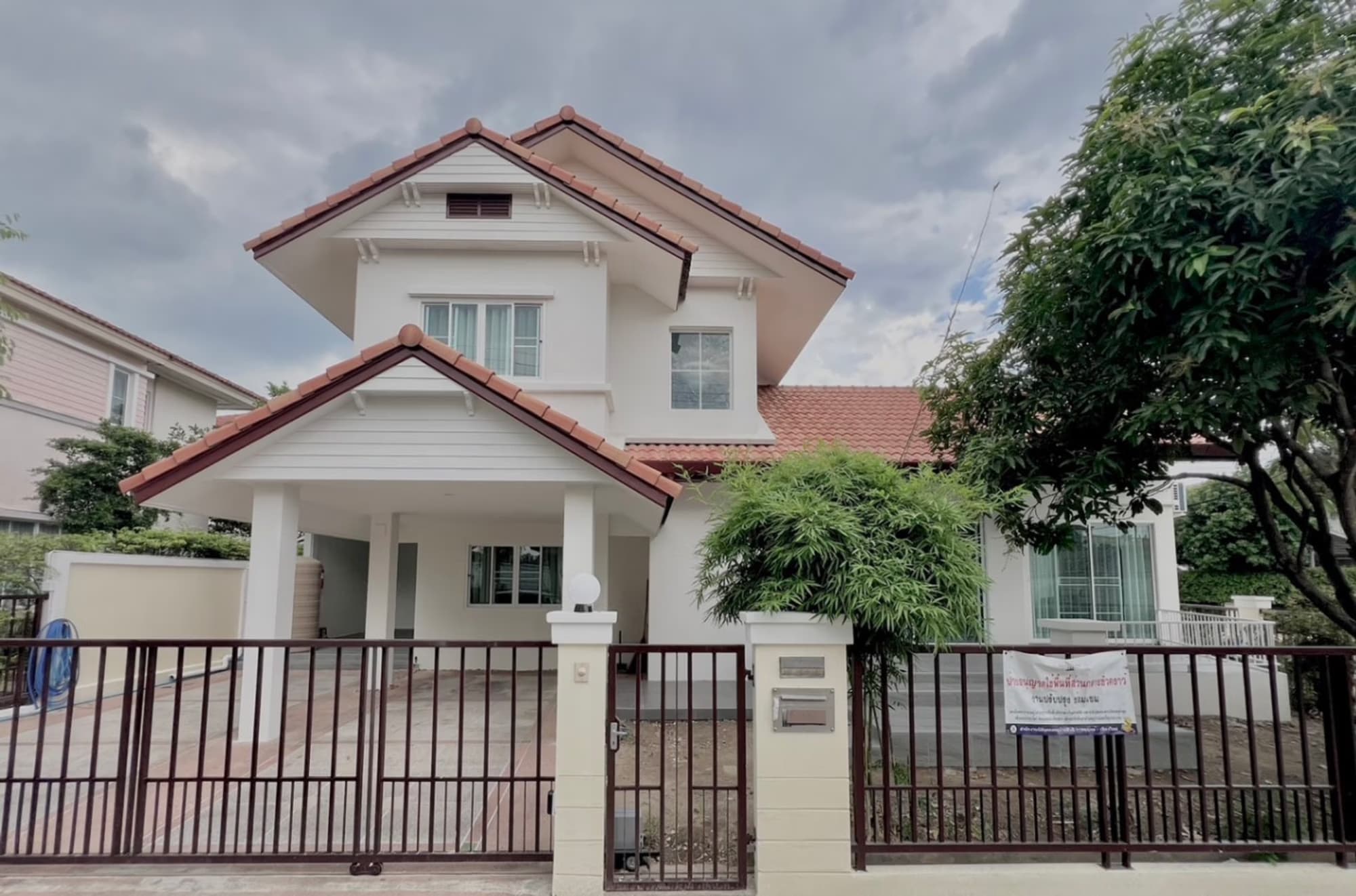 4 Bed House for Sale in Mueang Chiang Mai - Image 1