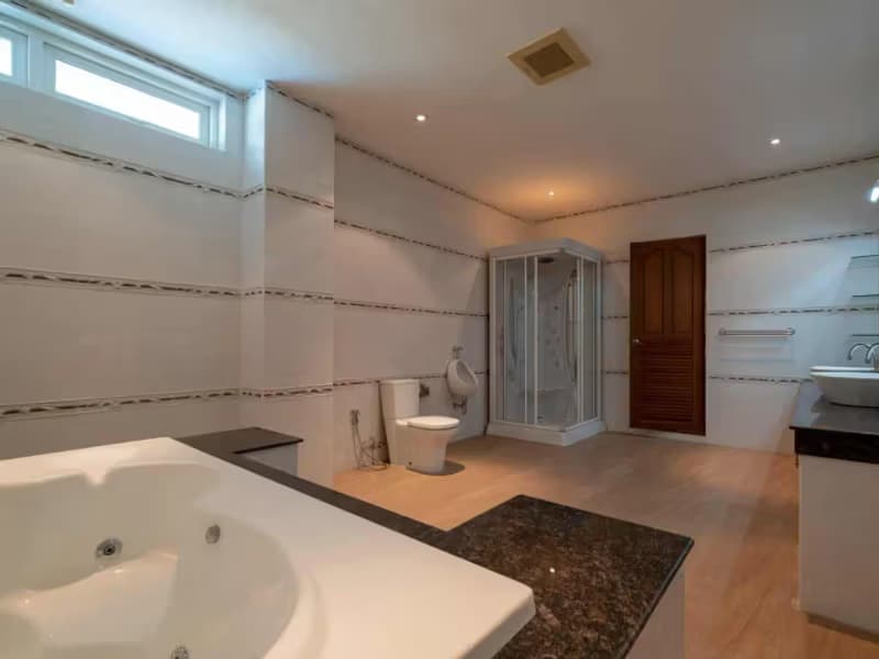 5 Bedroom House