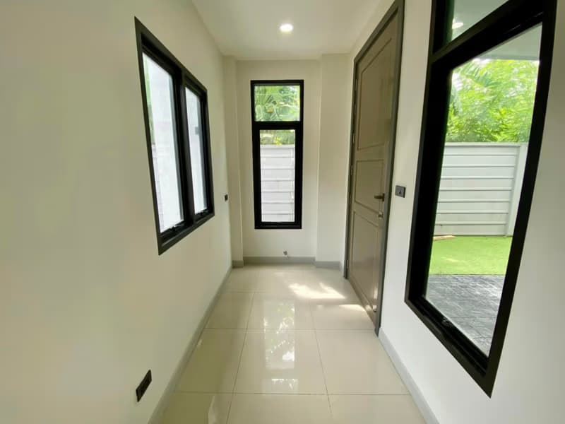 3 Bed Townhouse for Rent in Phra Khanong