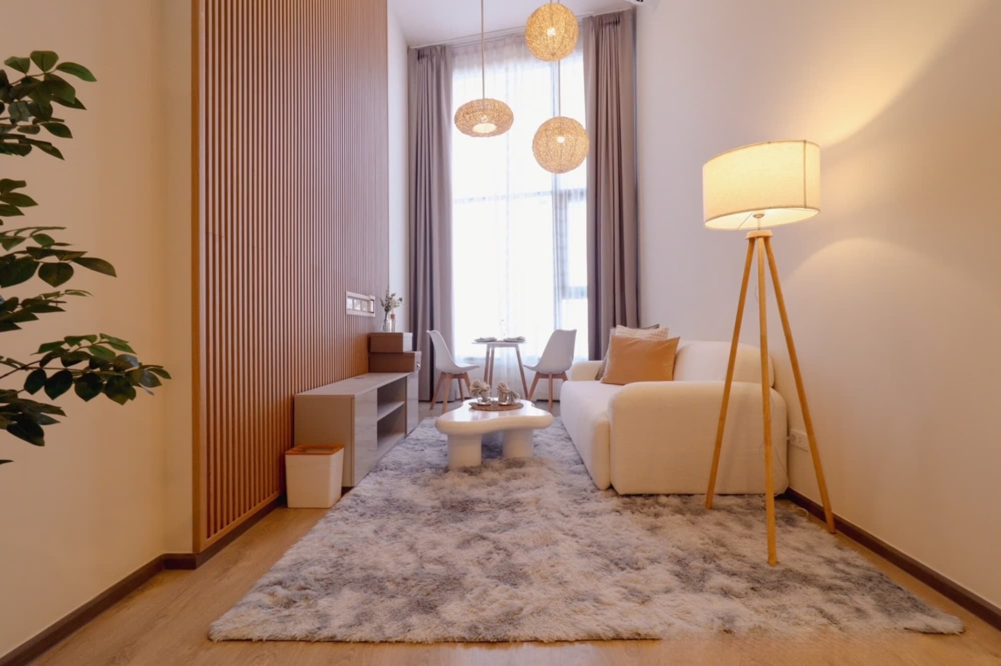 2 Bed Condo for Rent and Sale in Huai Khwang - Image 2