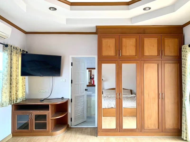 4 Bed House for Rent in San Kamphaeng District