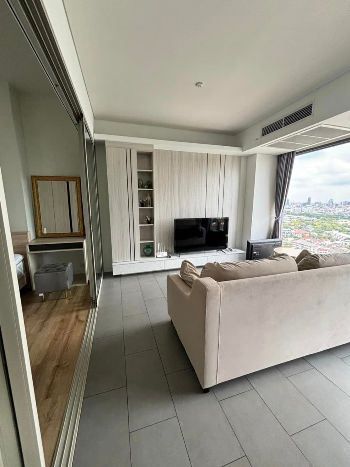2 Bed Condo for Rent and Sale in Phaya Thai - Image 5