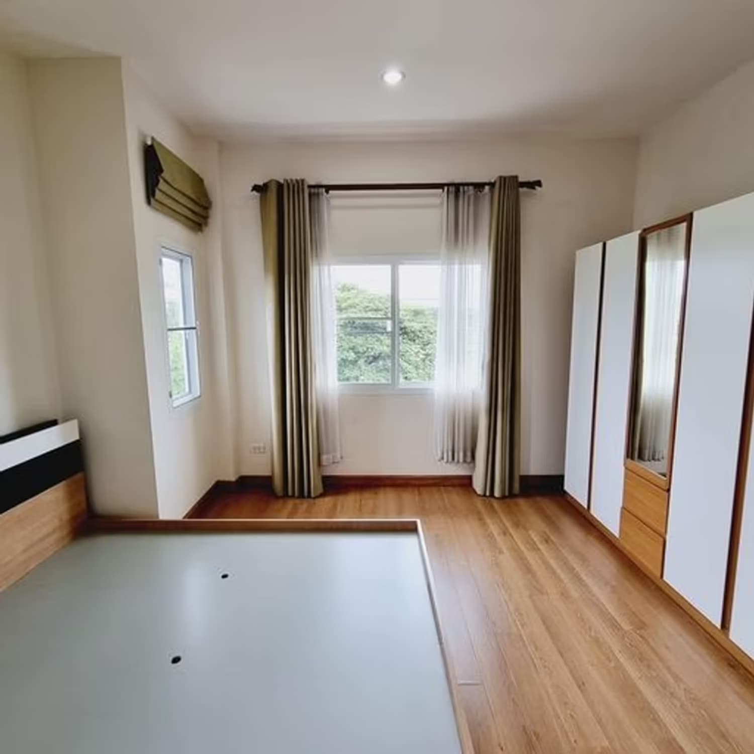 4 Bedroom House - Image 9