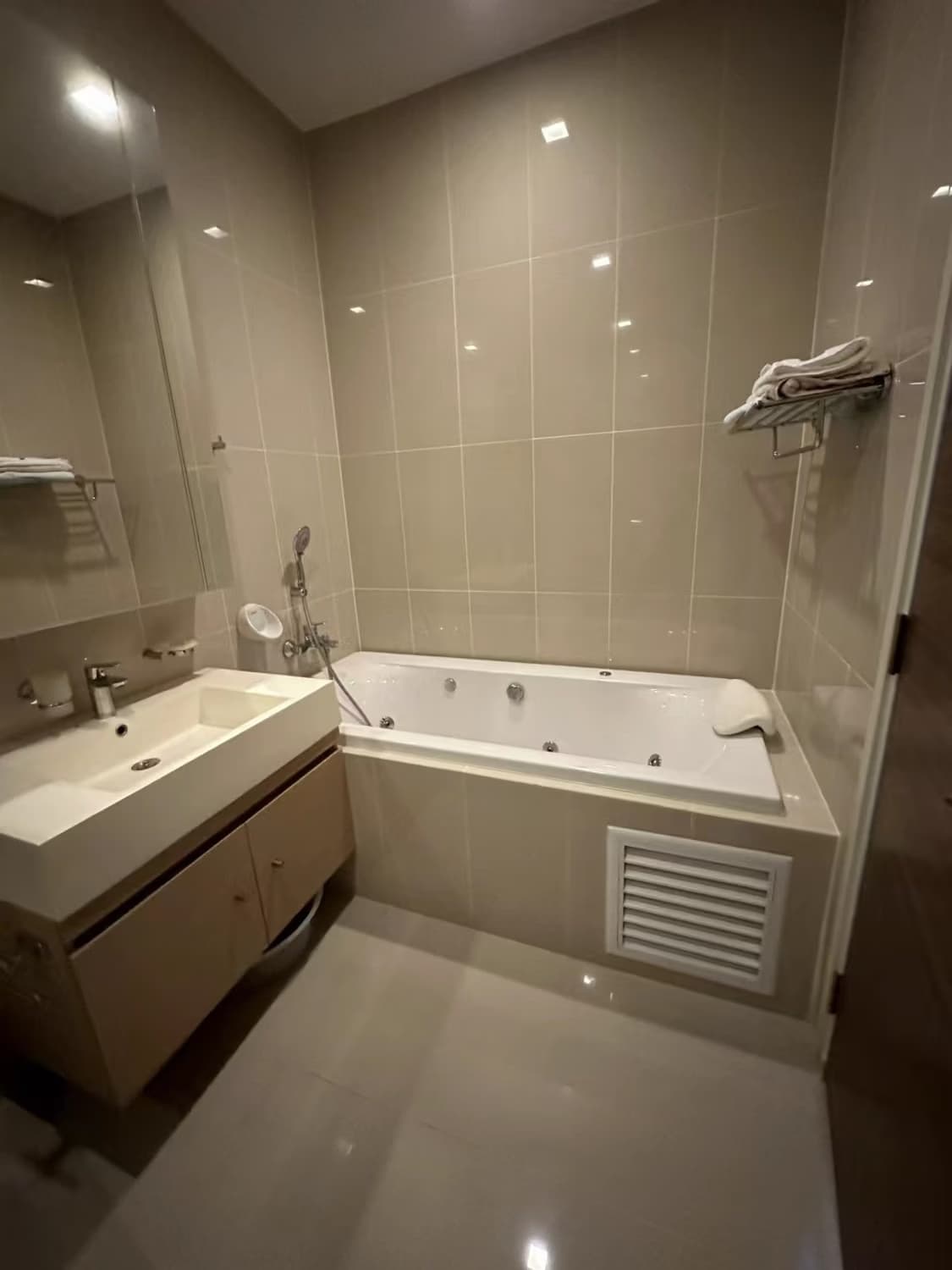Condo for Sale at Maestro 14 Siam-Ratchathewi - Image 6