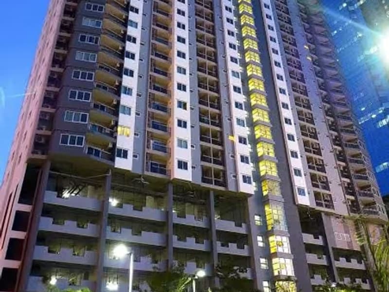 1 Bedroom Condo