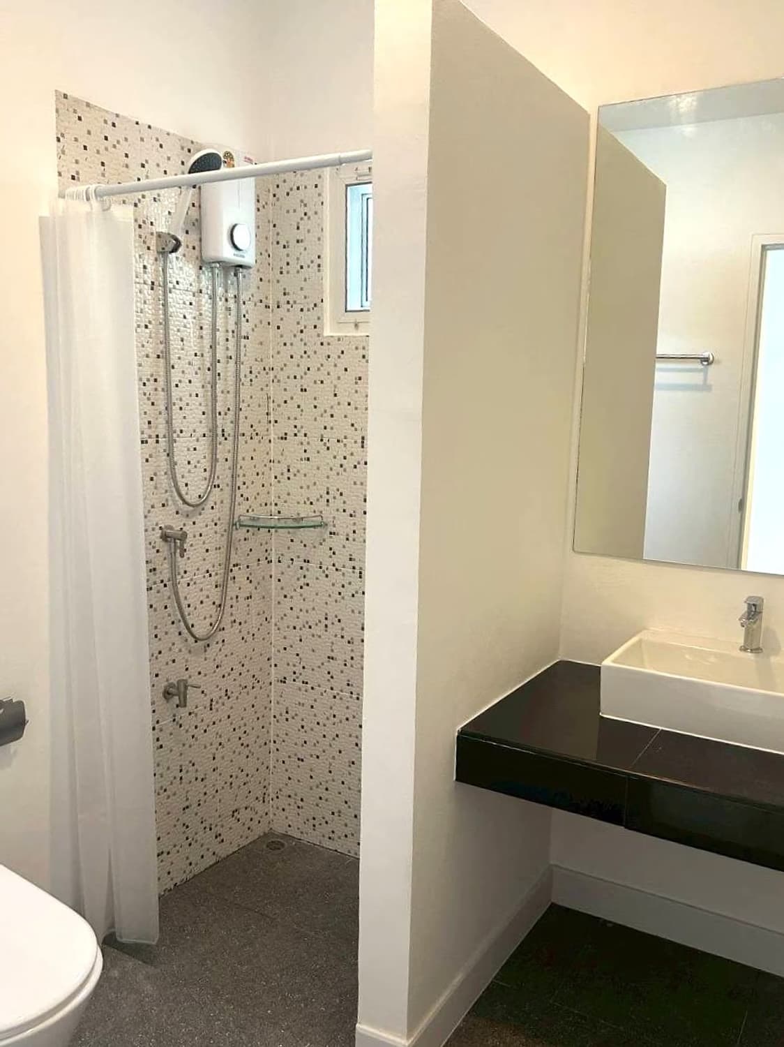 3 Bed House for Rent in Saraphi - Image 9