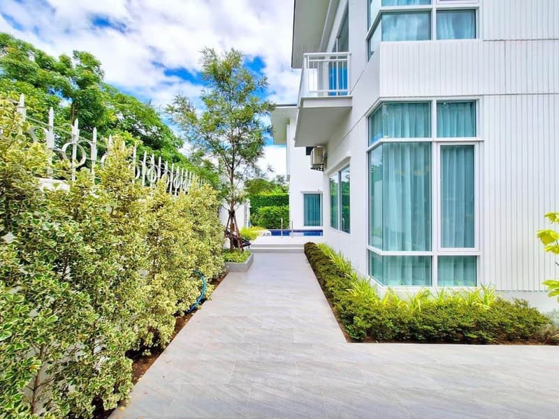 House for Sale at Land and Houses Park San Sai
