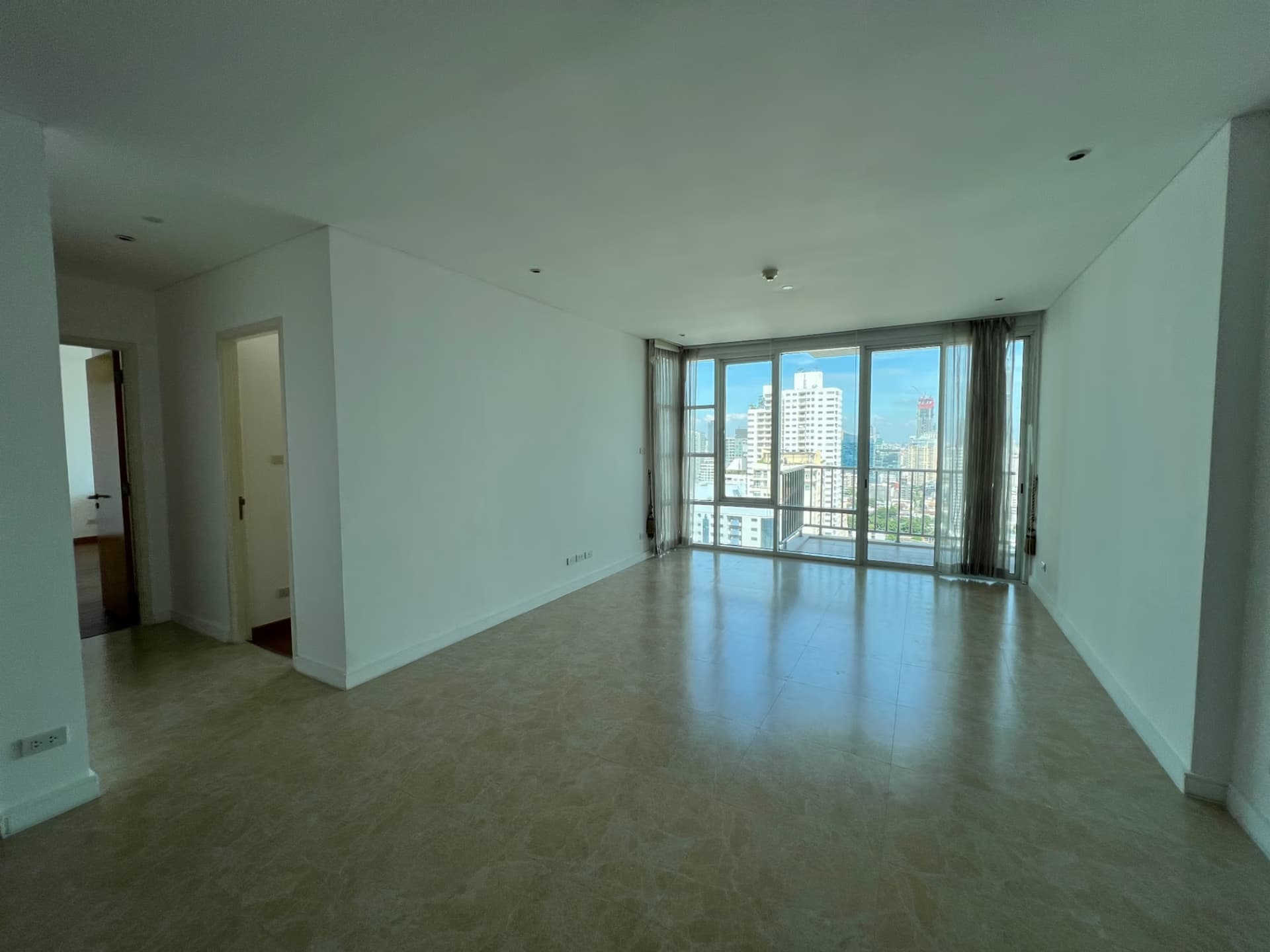 Condo for Rent, Sale at Fullerton Sukhumvit - Image 2