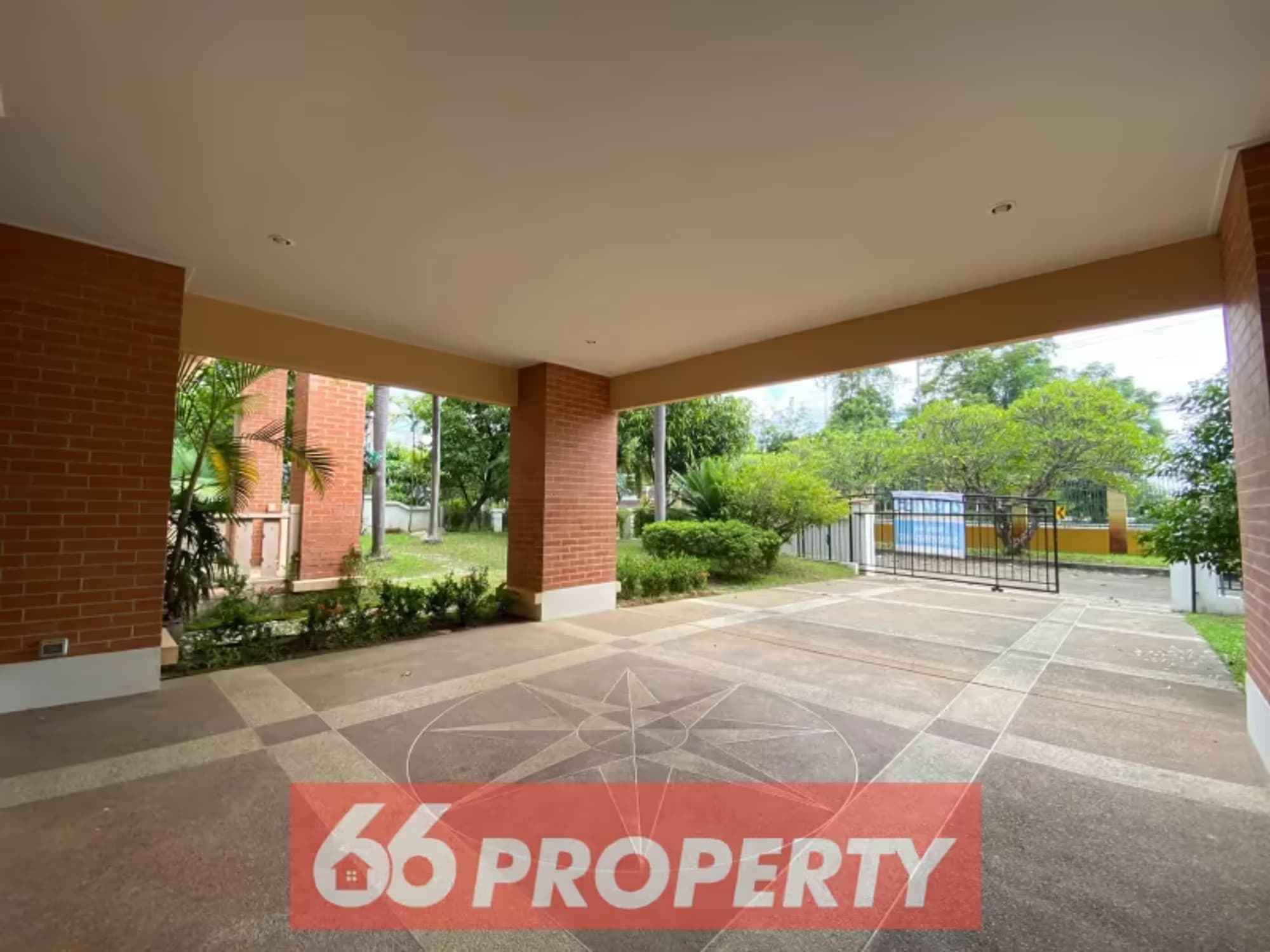 4 Bedroom House - Image 4