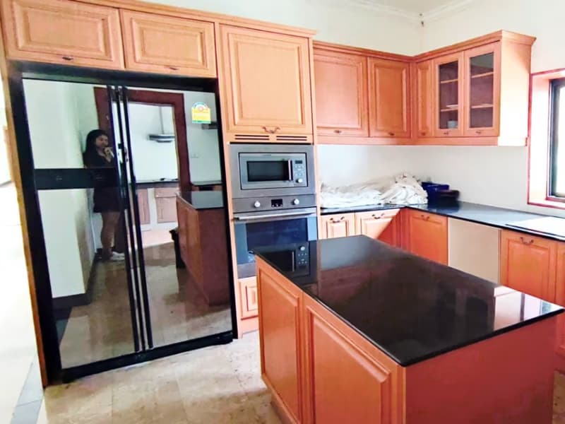 6 Bed House for Rent in Hang Dong District