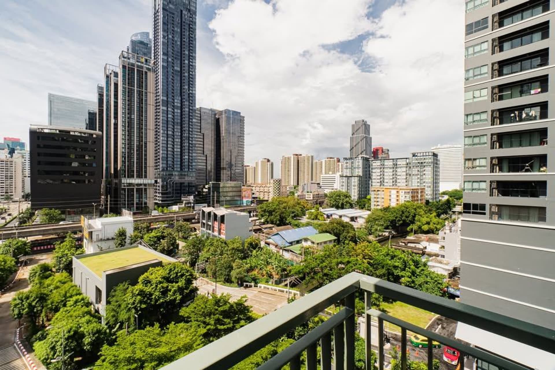 2 ห้องนอน คอนโด สำหรับ จำหน่าย ใน Huai Khwang - Image 8