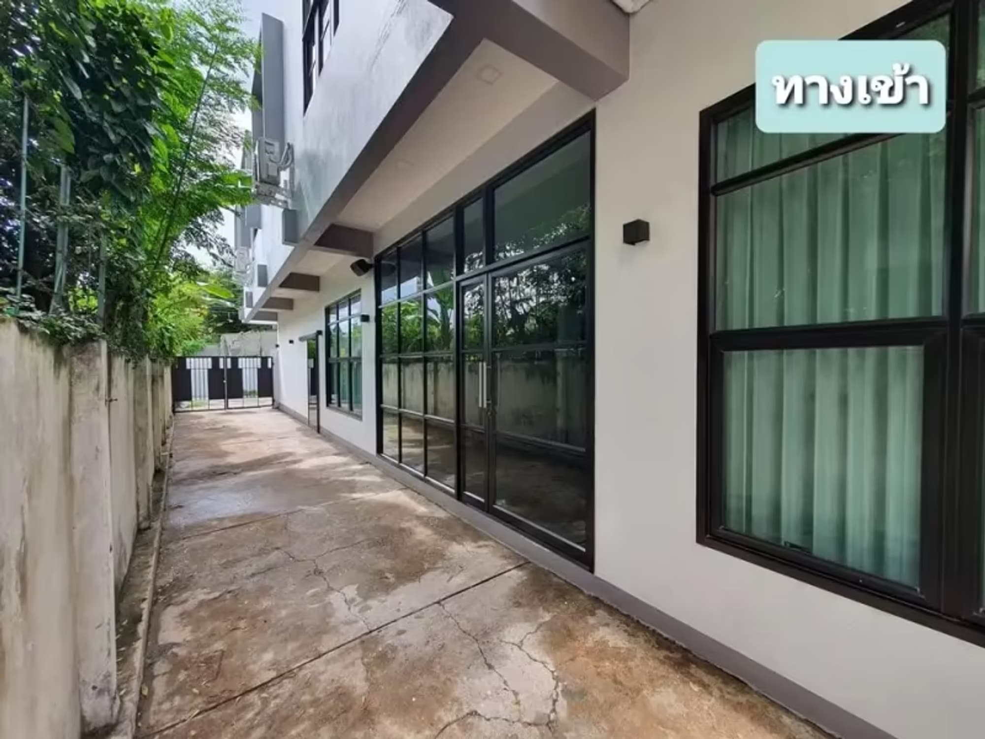 8 Bedroom House - Image 3