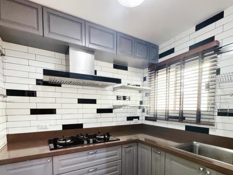 3 Bed House for Rent in เขตพระโขนง