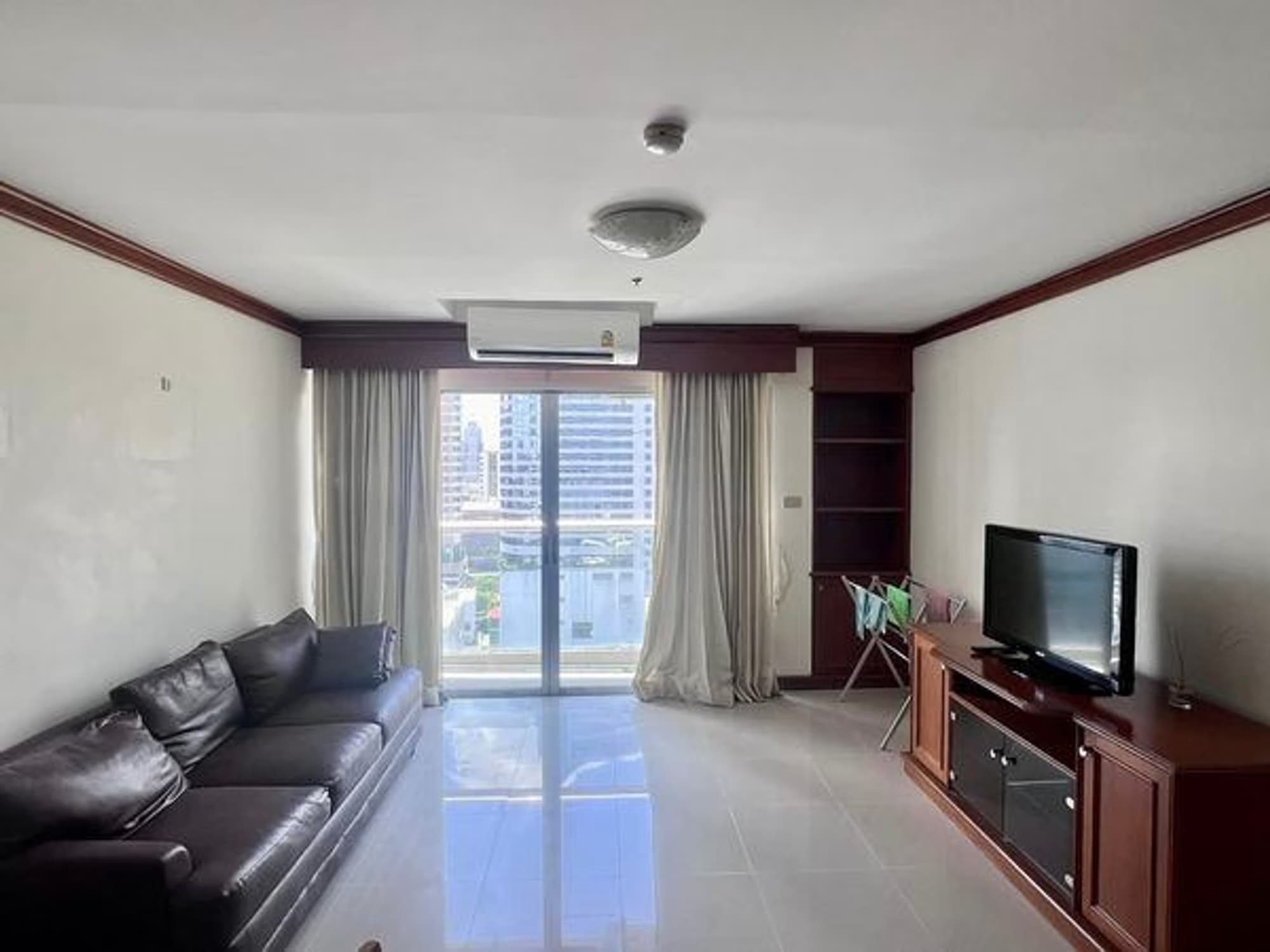 1 Bed Condo for Sale in Bang Rak - Image 1