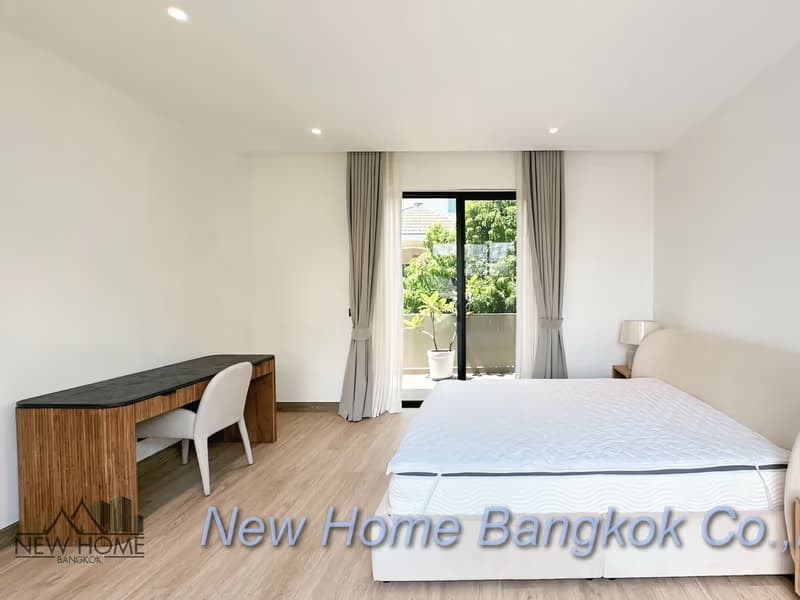 5 Bed House for Rent in Watthana