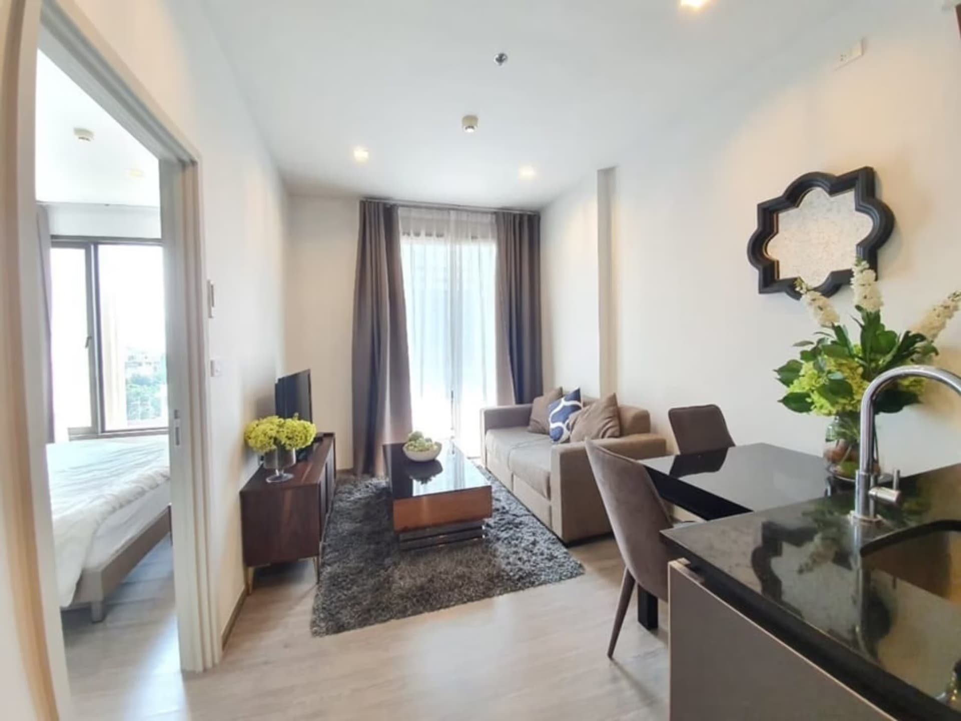 1 Bed Condo for Sale in Khlong San - Image 1