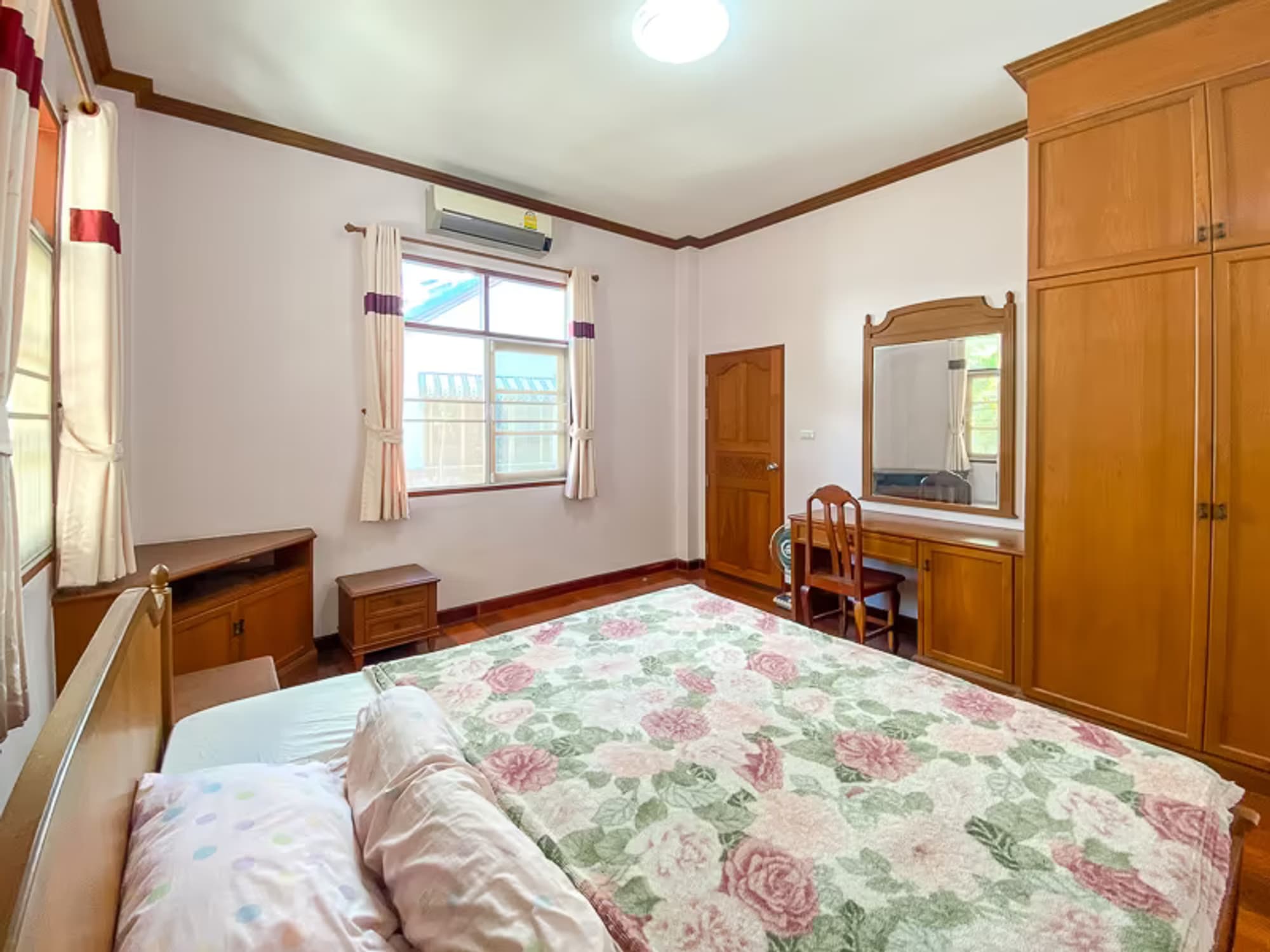 4 Bedroom House - Image 13