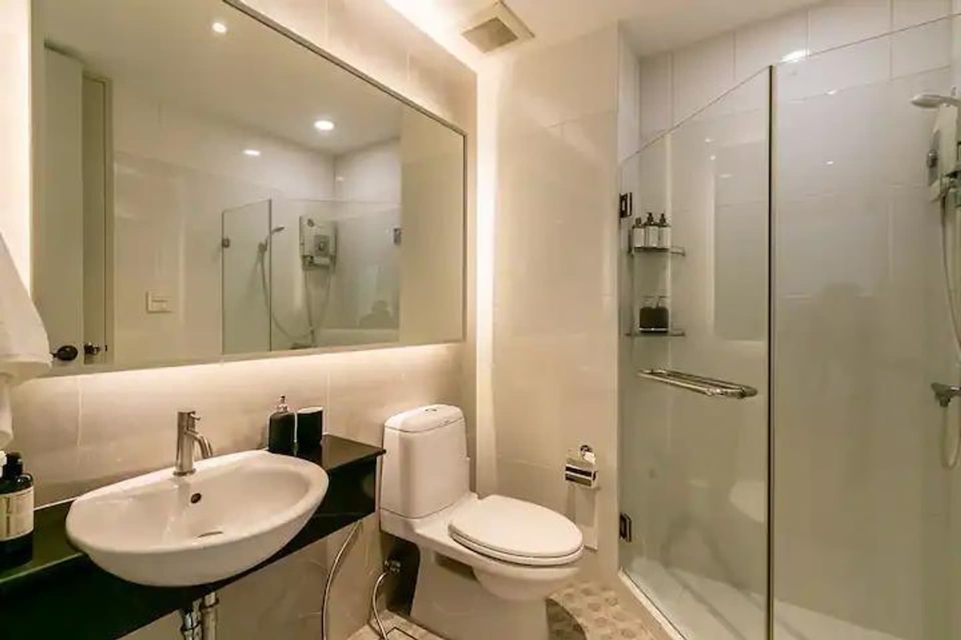 2 Bed Condo for Rent in Khlong Toei - Image 13