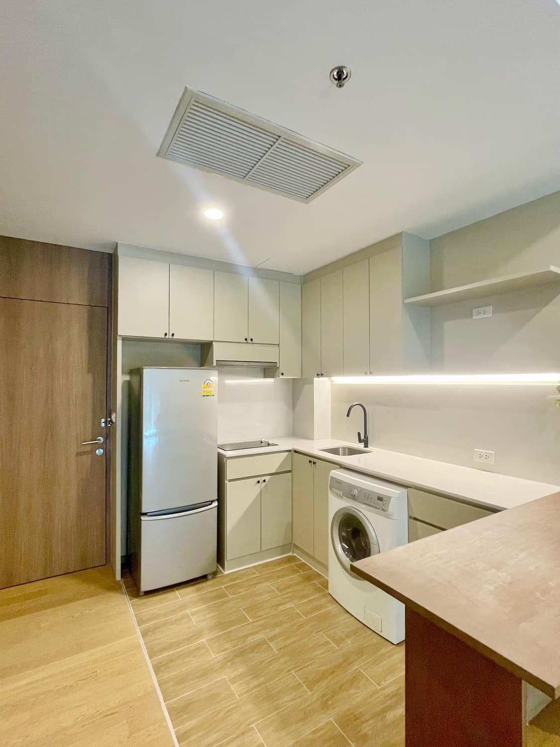 Condo for Rent at Noble Refine - Image 7