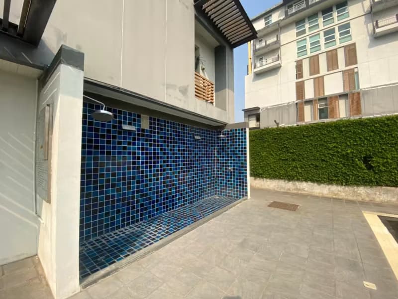 1 Bedroom Condo