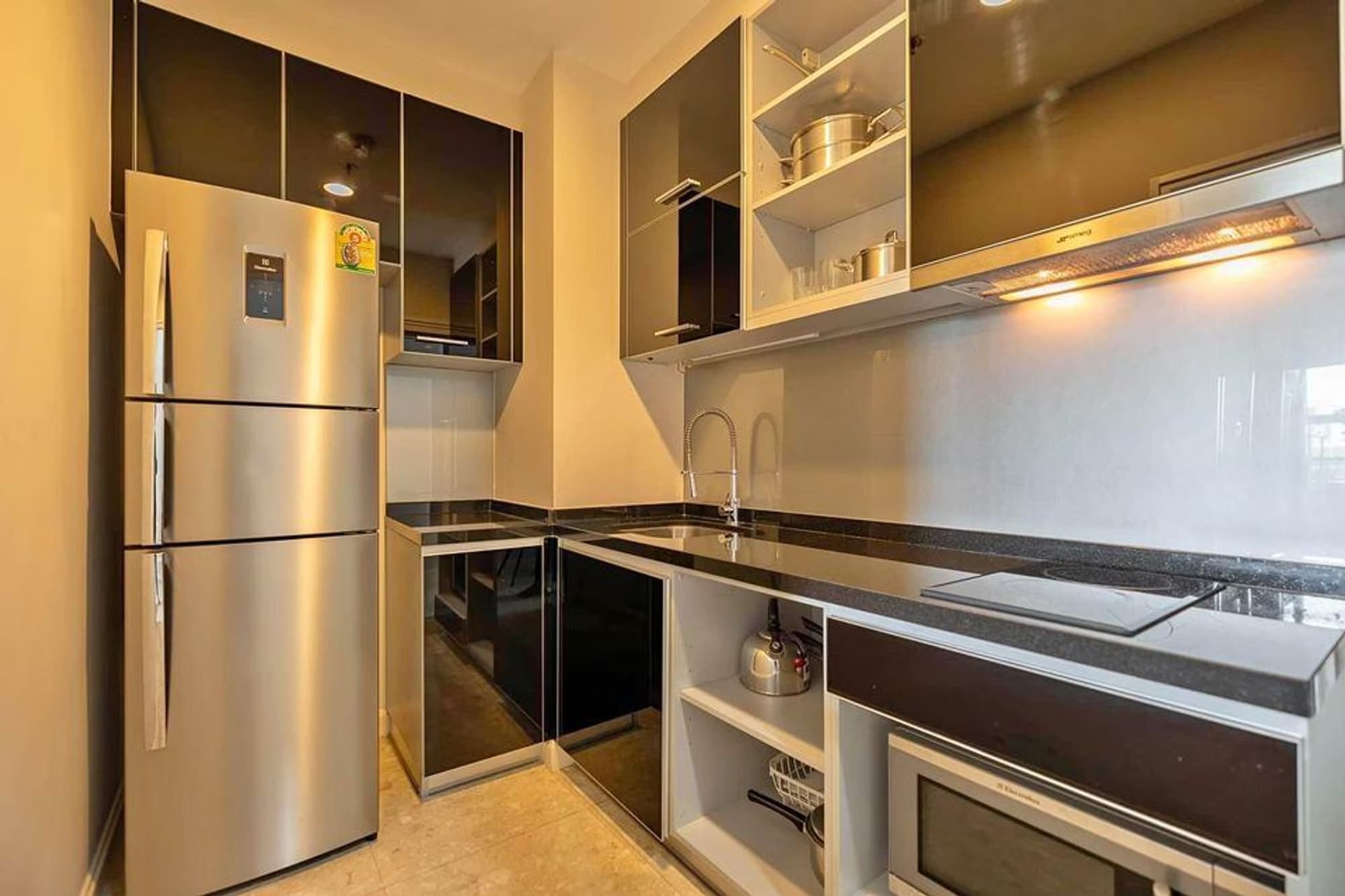 1 Bed Condo for Rent in Khlong Toei - Image 2