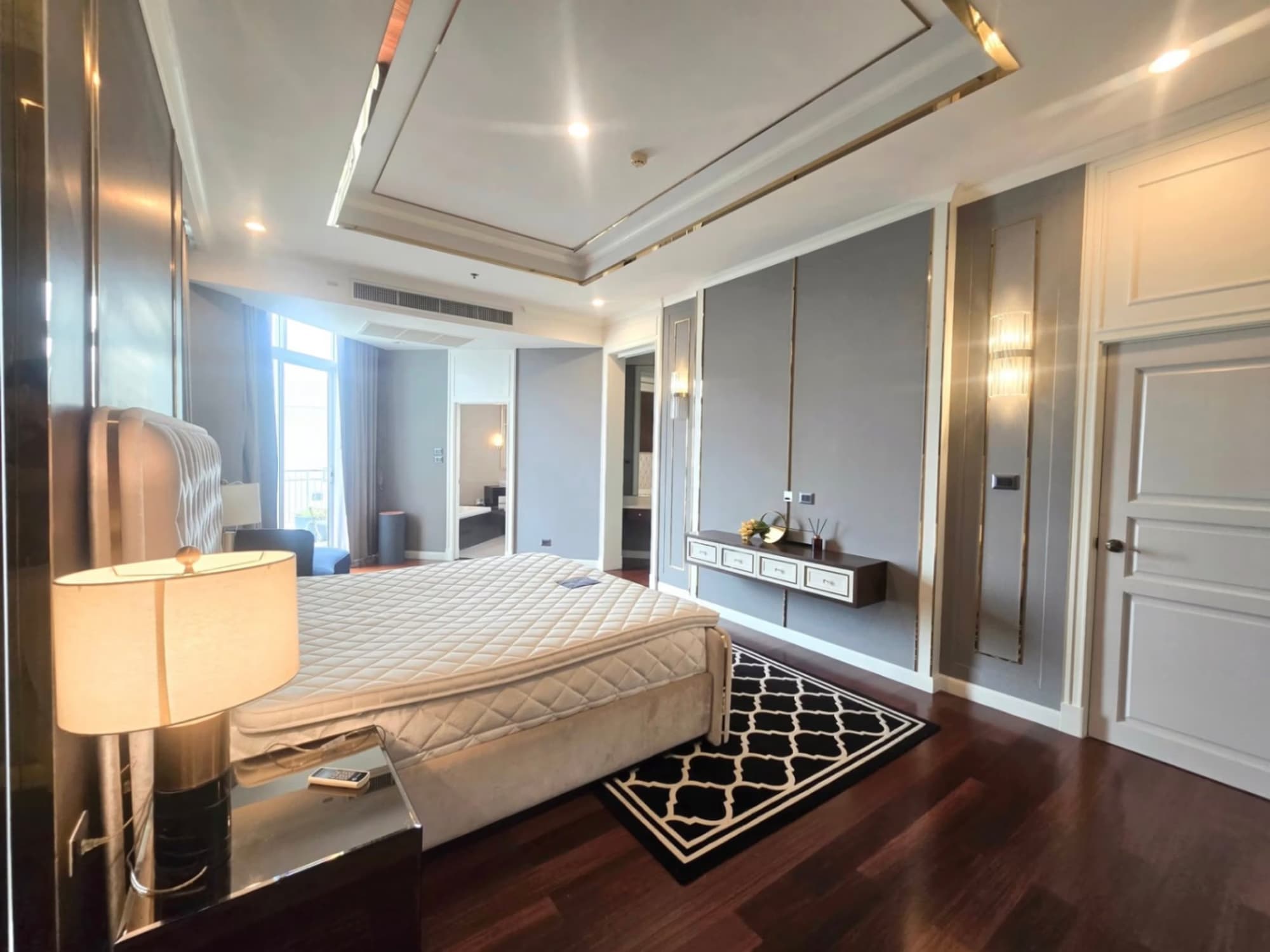 4 Bed Condo for Rent in Huai Khwang - Image 17