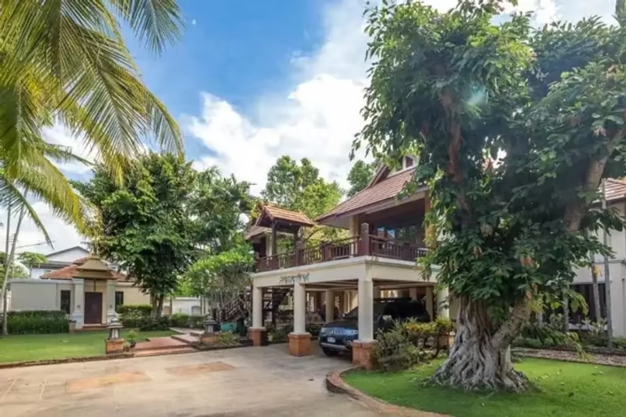 6 Bedroom House - Image 20