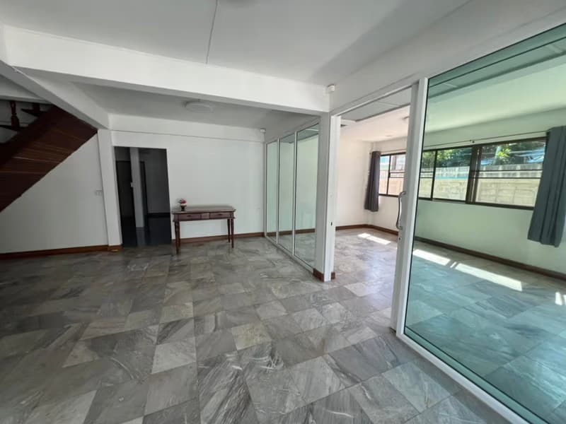 4 Bed House for Rent in Bang Na