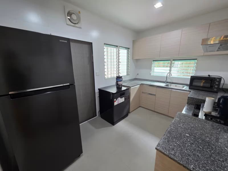 4 Bed House for Rent in Prawet