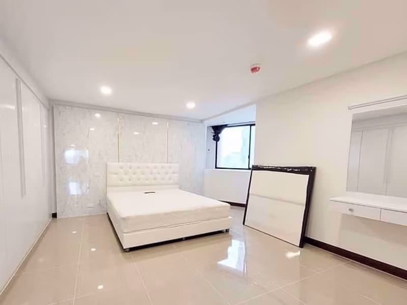 3 Bed Condo for Rent in Khlong Toei