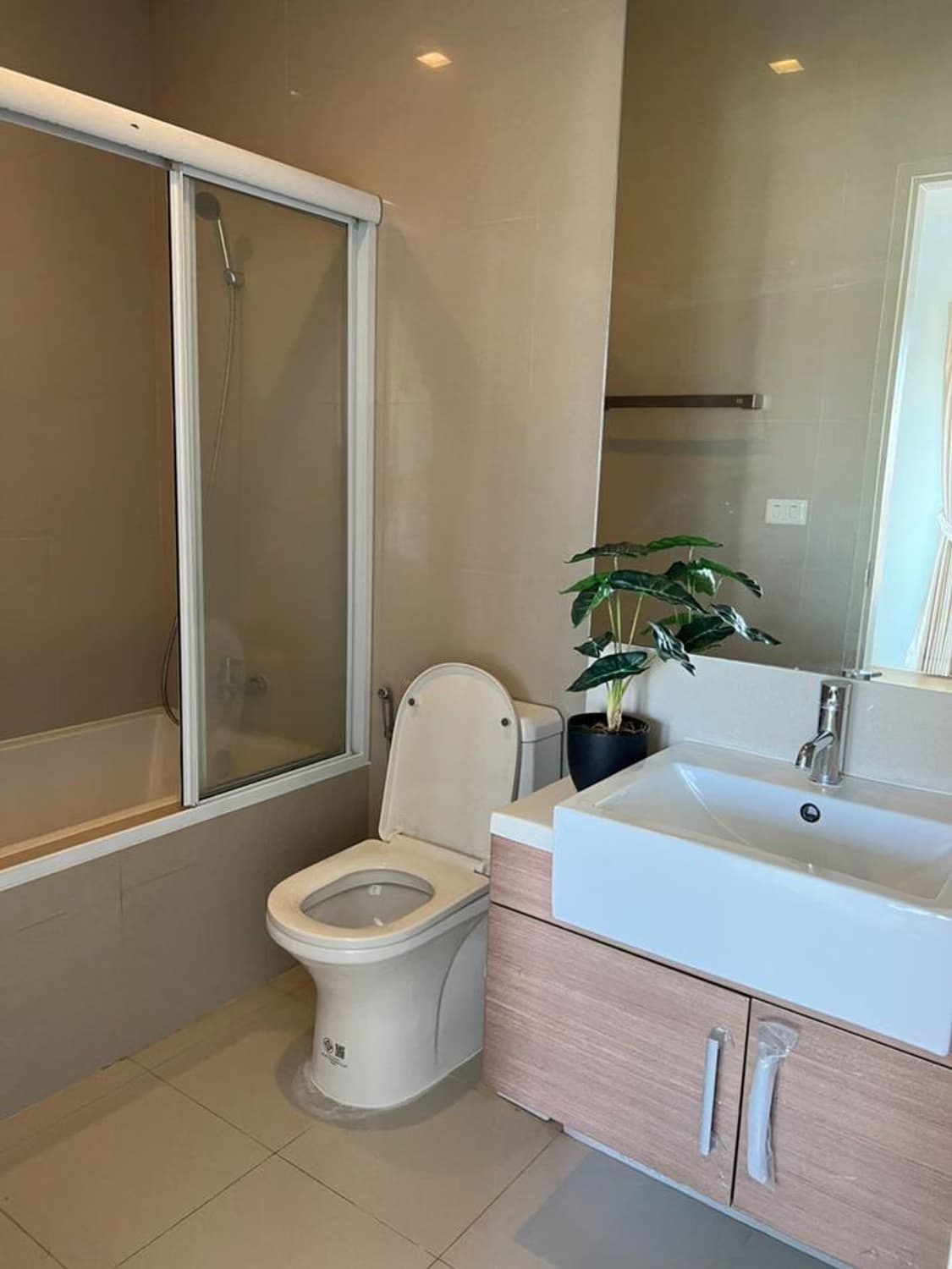 Condo for Rent at Noble Reveal - Image 8