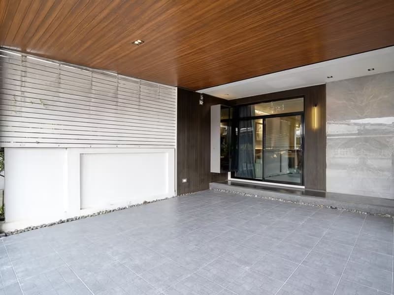  Townhouse for Rent, Sale in Lat Phrao.