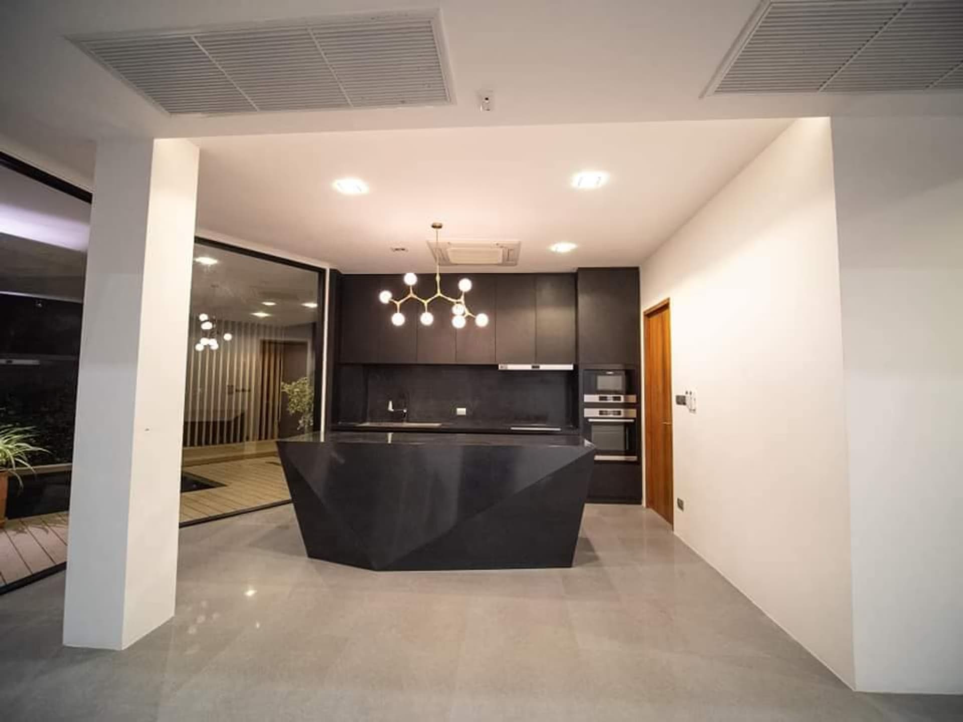4 Bed House for Sale in Watthana - Image 7