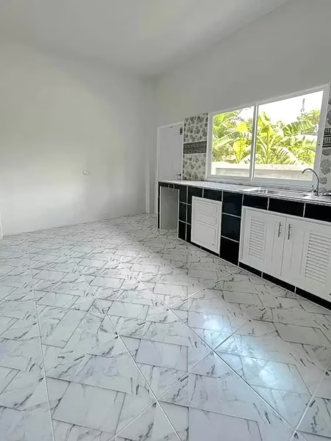 4 Bedroom House - Image 1