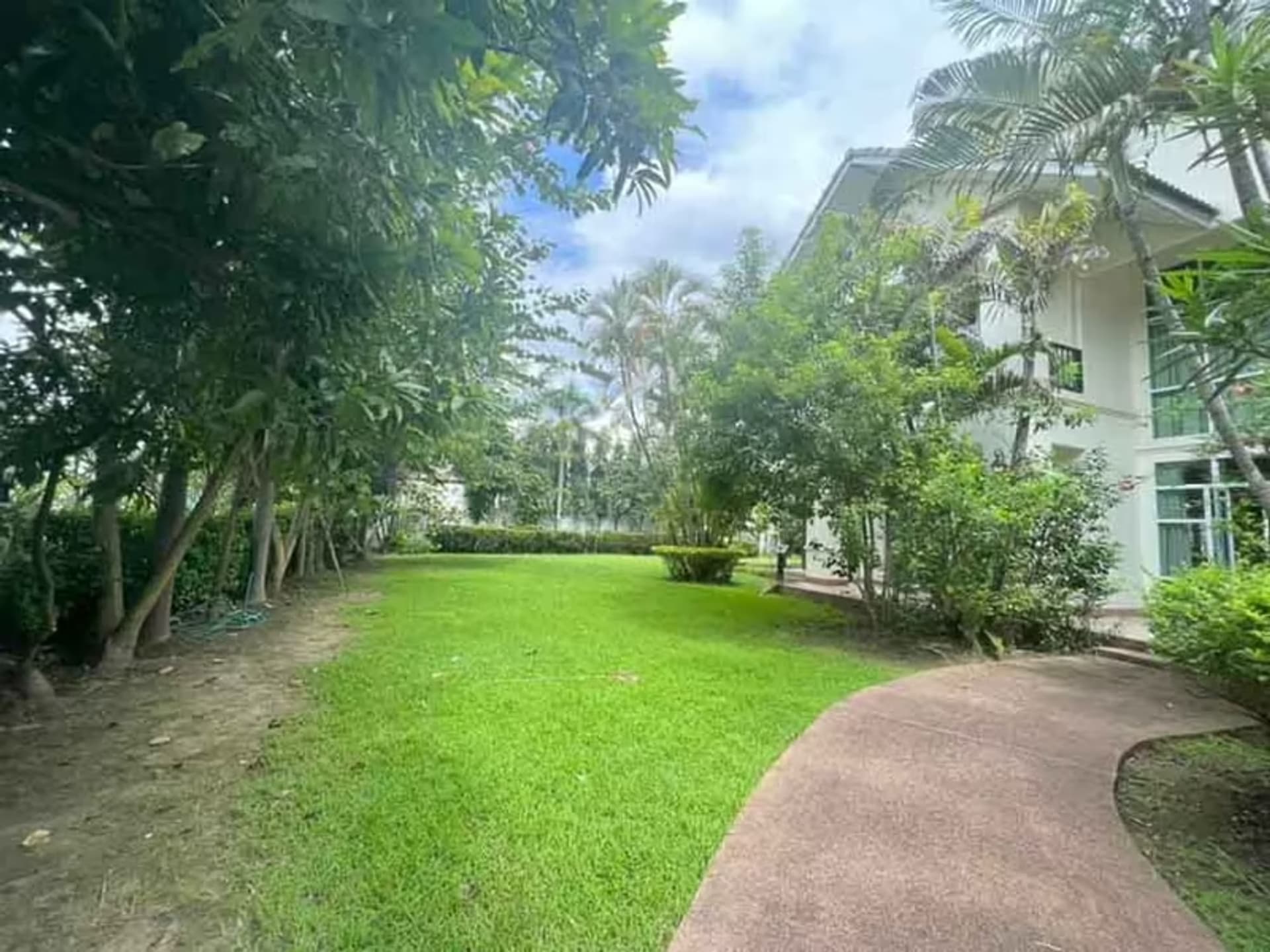 5 Bedroom House - Image 9