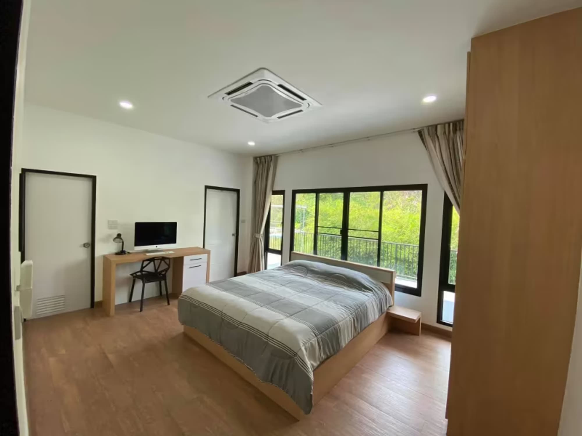 5 Bedroom House - Image 15