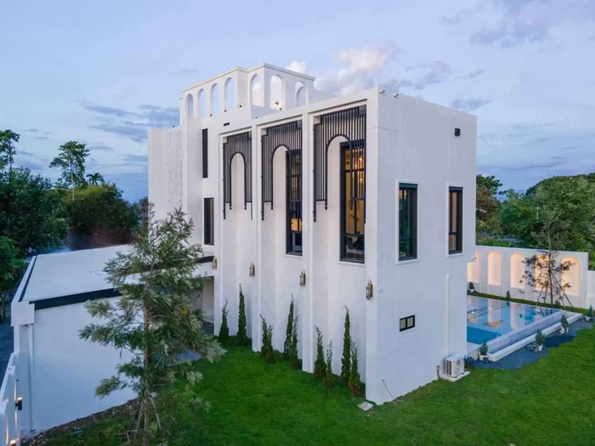 Luxury Mansion with Pool - Image 2