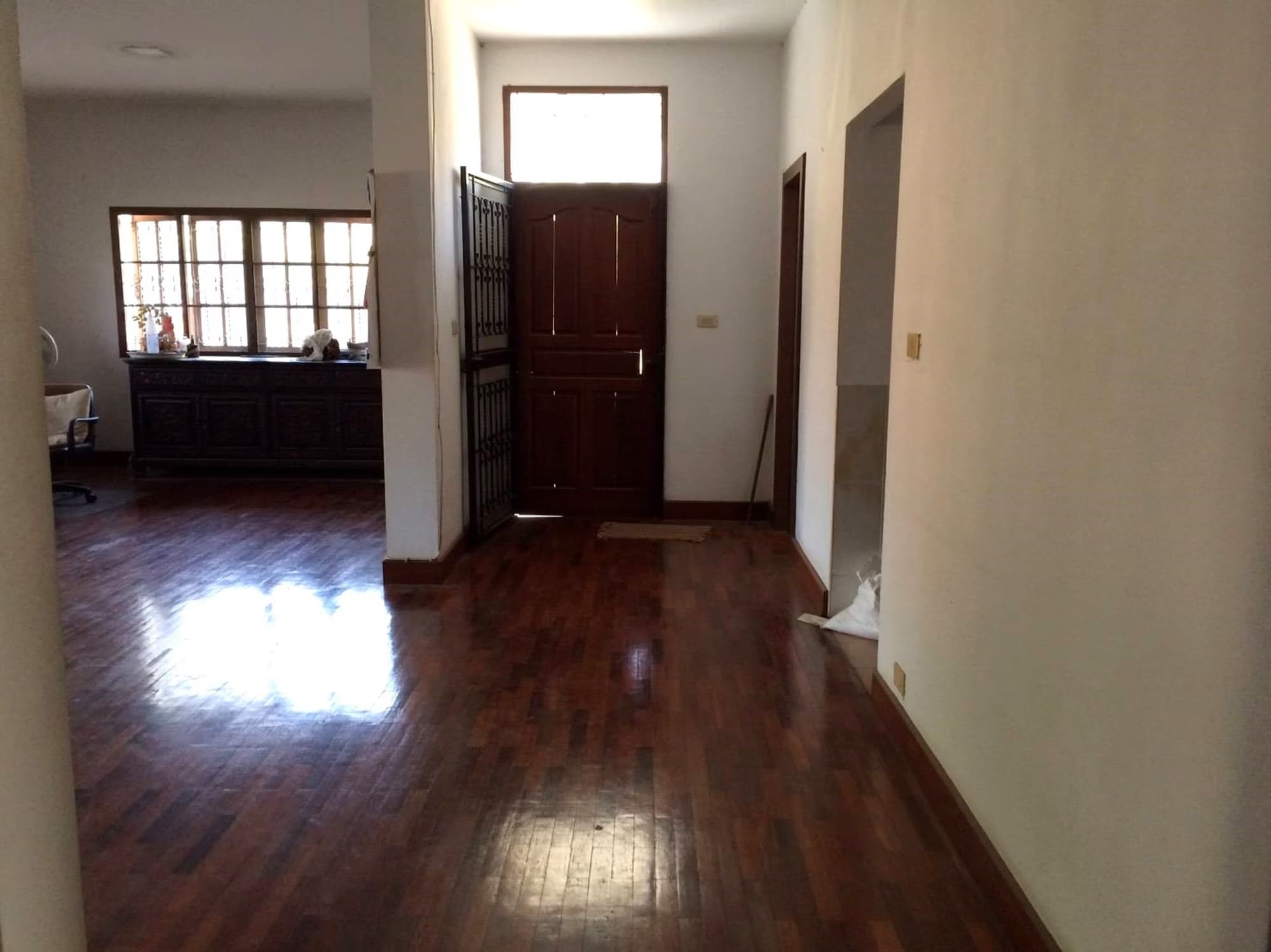 5 ห้องนอน บ้าน สำหรับ ขาย ใน San Kamphaeng District - Image 9